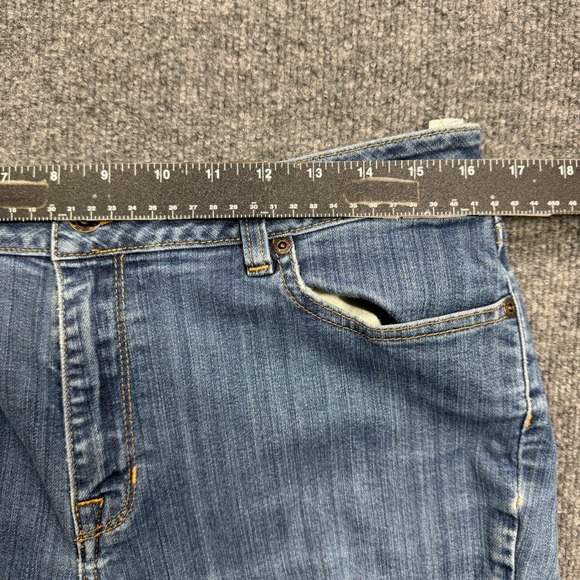 LL Bean Classic Fit Straight Leg Jeans Womens 12 MT Blue Stretch Denim 296351 - Picture 6 of 9